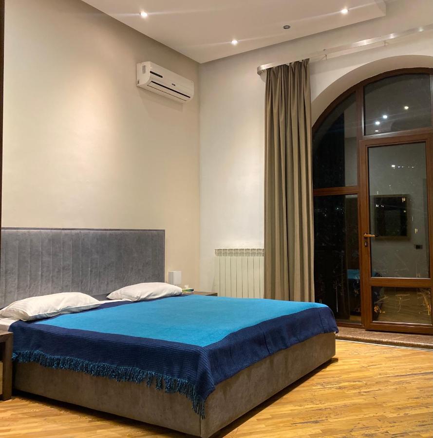 Saryan Hotel Erevan Esterno foto