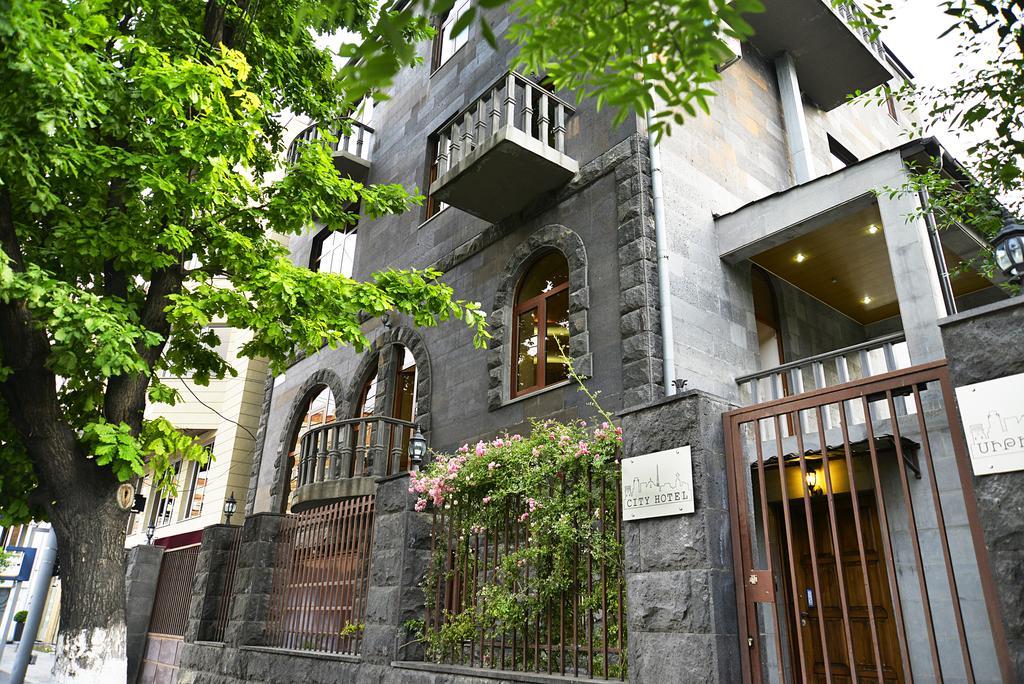 Saryan Hotel Erevan Esterno foto