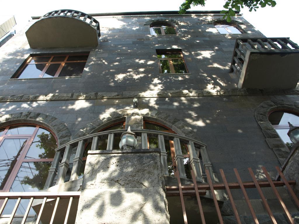 Saryan Hotel Erevan Esterno foto